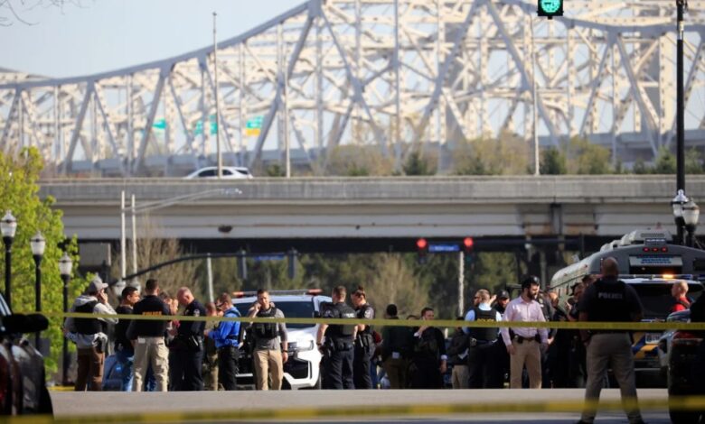 Gunman live-streamed mass shooting at a Louisville bank that left 5 dead and 8 injured Gunman live-streamed mass shooting at a Louisville bank that left 5 dead and 8 injured