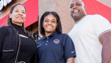 Teenage forgoes college for 0K restaurant management job Teenage forgoes college for 0K restaurant management job