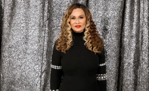Tina Knowles Defends Beyoncé Against Claims of ‘Wanting to Be White’ Tina Knowles Defends Beyoncé Against Claims of ‘Wanting to Be White’