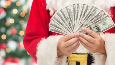 Smart Savings: Navigating the Holiday Season in an Uncertain Economy Smart Savings: Navigating the Holiday Season in an Uncertain Economy