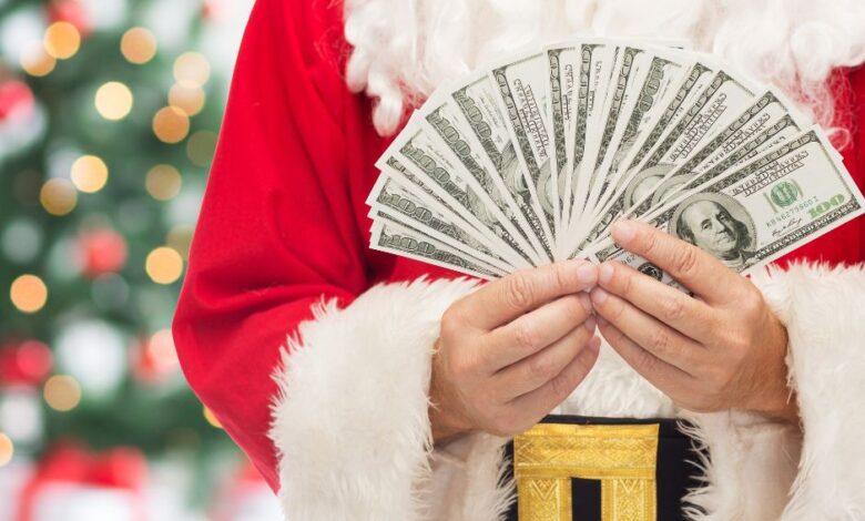 Smart Savings: Navigating the Holiday Season in an Uncertain Economy Smart Savings: Navigating the Holiday Season in an Uncertain Economy