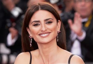 Penelope Cruz Shines at Governors Awards Penelope Cruz Shines at Governors Awards