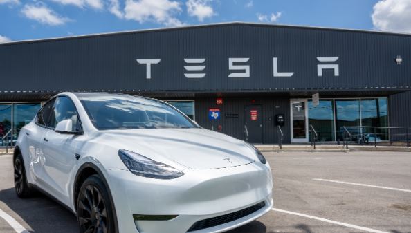 Tesla’s Reign Challenged: BYD’s Ascendancy in the Global EV Market Tesla’s Reign Challenged: BYD’s Ascendancy in the Global EV Market