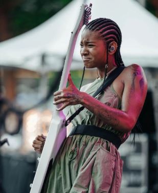 Willow Smith’s Historic Milestone: “…Wait a Minute!” Surpasses One Billion Spotify Streams Willow Smith’s Historic Milestone: “…Wait a Minute!” Surpasses One Billion Spotify Streams
