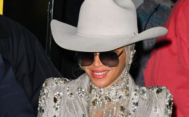 Beyoncé’s ‘Texas Hold ‘Em’ Dominates Charts, Tripling Sales Over Competitors Beyoncé’s ‘Texas Hold ‘Em’ Dominates Charts, Tripling Sales Over Competitors