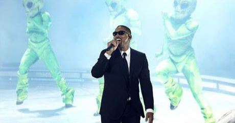 Will Smith Delights Fans with Surprise ‘Men In Black’ Performance at Coachella Will Smith Delights Fans with Surprise ‘Men In Black’ Performance at Coachella