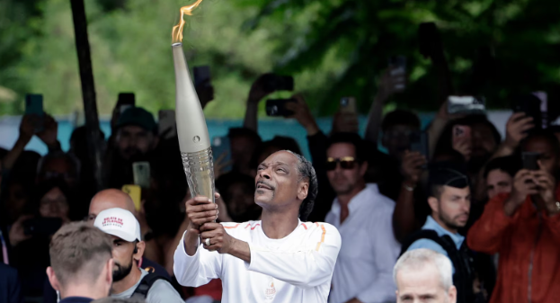 Snoop Dogg Carries Olympic Torch Ahead of Paris Opening Ceremony Snoop Dogg Carries Olympic Torch Ahead of Paris Opening Ceremony