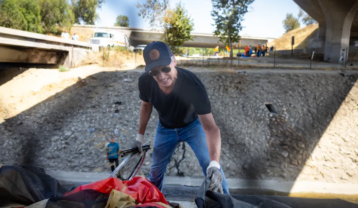 Governor Newsom’s Order to Clear Homeless Encampments Sparks Controversy in California Governor Newsom’s Order to Clear Homeless Encampments Sparks Controversy in California