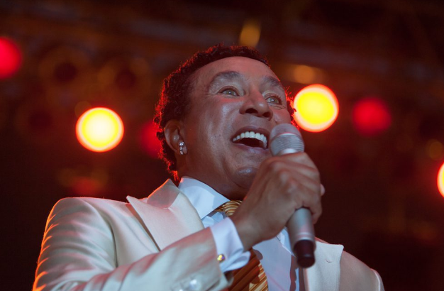 Smokey Robinson and Halle Bailey to Host NBC’s ‘A Motown Christmas’ Special Smokey Robinson and Halle Bailey to Host NBC’s ‘A Motown Christmas’ Special
