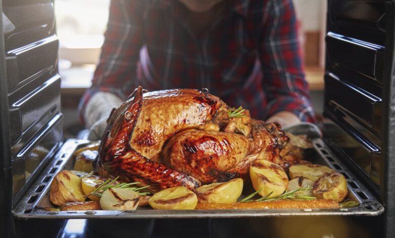 Tips to help prevent holiday kitchen fires (and what to do if you have one) Tips to help prevent holiday kitchen fires (and what to do if you have one)
