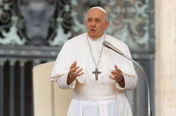 Pope Francis in Critical Condition With Double Pneumonia, Remains on Oxygen Therapy Pope Francis in Critical Condition With Double Pneumonia, Remains on Oxygen Therapy