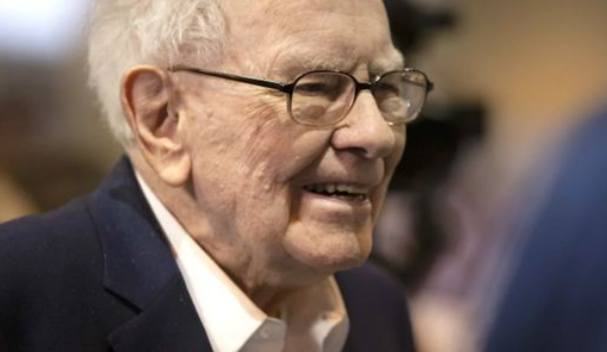 Berkshire Hathaway’s Record 4 Billion Cash Pile Sparks Investor Curiosity as Buffett Backs Successor Berkshire Hathaway’s Record 4 Billion Cash Pile Sparks Investor Curiosity as Buffett Backs Successor