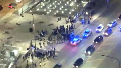 1 shot, 1 stabbed, at least 15 arrested as teen mob swarms downtown Chicago again