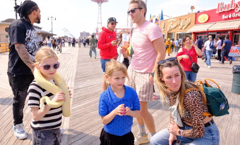 A beach day in March? Warm temps drive NYers to beaches of Coney Island