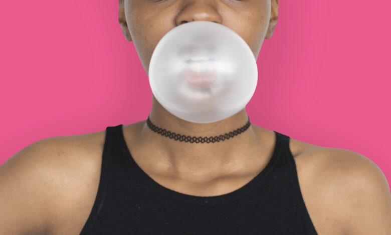 Chewing gum can shed hundreds of microplastics into your mouth Chewing gum can shed hundreds of microplastics into your mouth