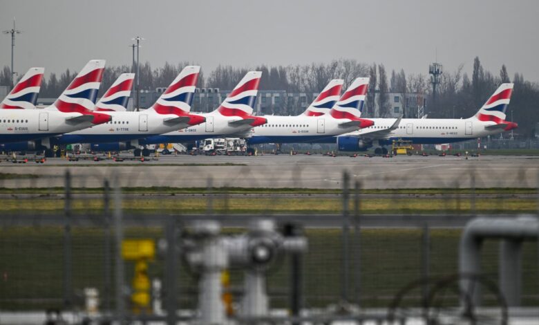 Heathrow Airport closes Friday after fire causes power outage Heathrow Airport closes Friday after fire causes power outage