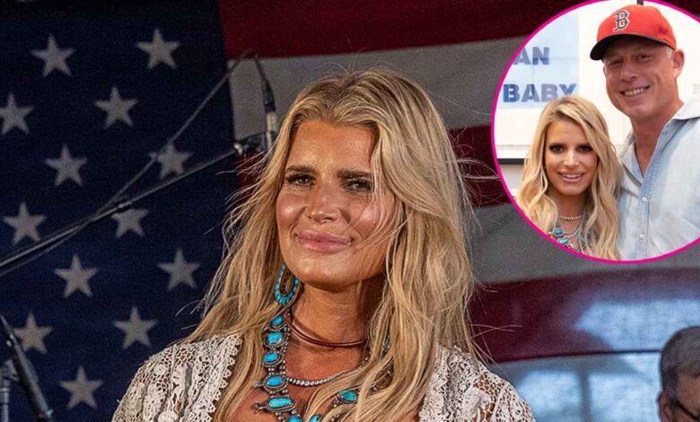 Jessica Simpson Says ‘World Had Been Turned Upside Down’ With Split Jessica Simpson Says ‘World Had Been Turned Upside Down’ With Split