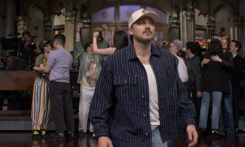 Morgan Wallen Stirs Speculation With Abrupt SNL Walk-Off, Social Post Morgan Wallen Stirs Speculation With Abrupt SNL Walk-Off, Social Post