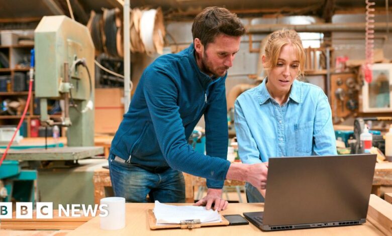 UK economy shrank unexpectedly by 0.1% in January UK economy shrank unexpectedly by 0.1% in January