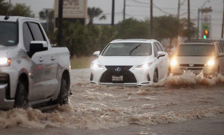 3 dead, more than 200 rescued in South Texas after flooding 3 dead, more than 200 rescued in South Texas after flooding