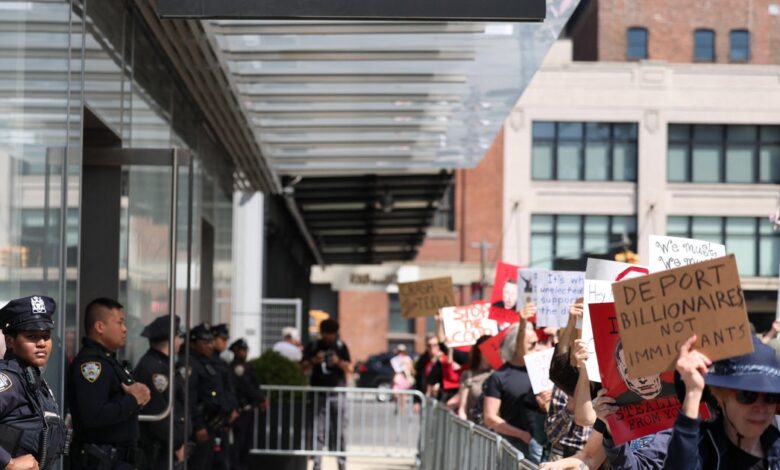 Protesters rally against Elon Musk at Tesla showrooms over the continued U.S. government purge Protesters rally against Elon Musk at Tesla showrooms over the continued U.S. government purge