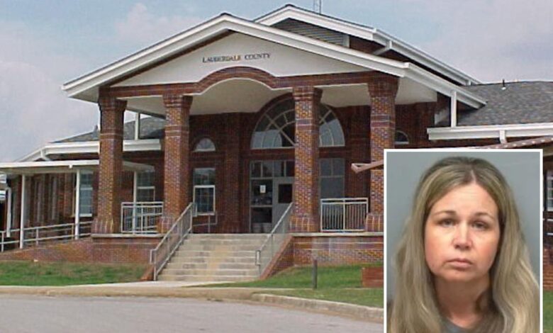 Alabama lunch lady sacked for having sex with student at her home: report