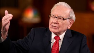Buffett denies social media rumors after Trump shares wild claim that investor backs president crashing market