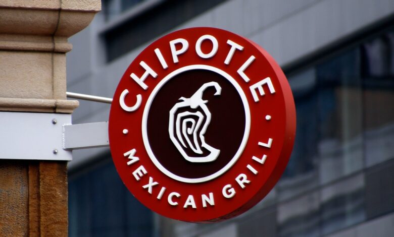 Chipotle heads south of the border with opening of 1st location in Mexico Chipotle heads south of the border with opening of 1st location in Mexico