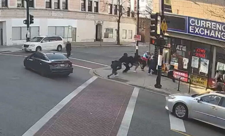 Drive-by shooting caught on video near North Side CTA station, 3 injured Drive-by shooting caught on video near North Side CTA station, 3 injured