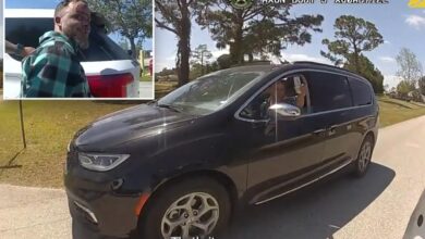 Florida man Richard Christopher Smith offers police alcohol during car chase