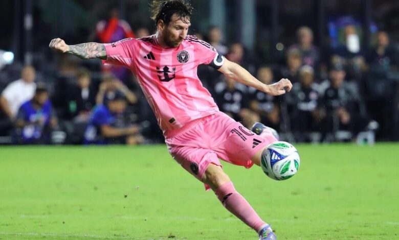 Lionel Messi scores cross-body golazo for Inter Miami to equalize against Toronto FC Lionel Messi scores cross-body golazo for Inter Miami to equalize against Toronto FC