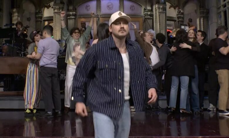 Morgan Wallen Sells ‘God’s Country’ Shirts After ‘SNL’ Walk-Off Exit