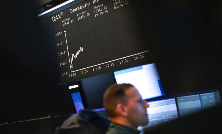 Shocking swings hit Wall Street after its already shocking drops Shocking swings hit Wall Street after its already shocking drops