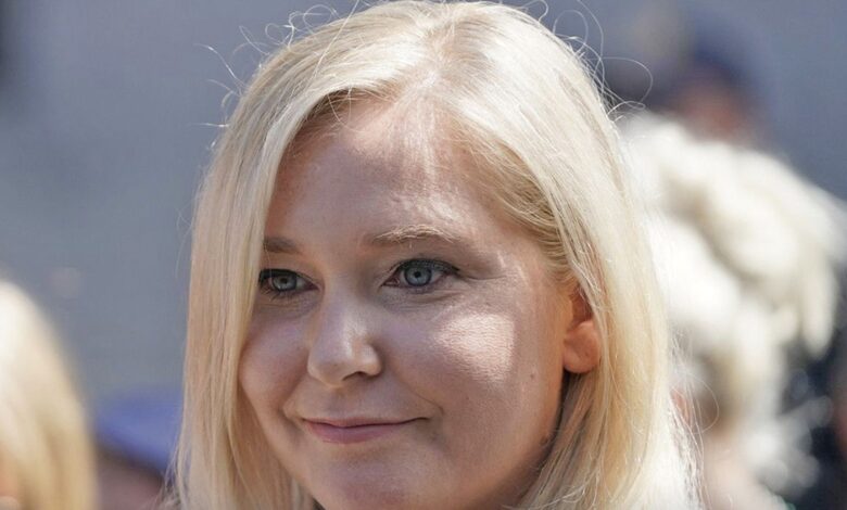 Virginia Giuffre, Jeffrey Epstein Accuser, Dies by Suicide at Age 41 Virginia Giuffre, Jeffrey Epstein Accuser, Dies by Suicide at Age 41