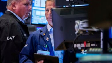 Stocks make comeback, close in the green after early losses