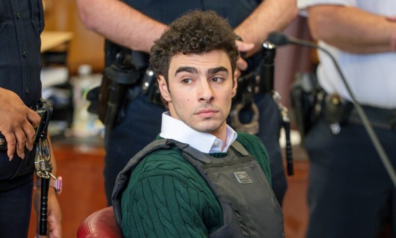 Luigi Mangione set to be arraigned Friday on federal charges in CEO killing Luigi Mangione set to be arraigned Friday on federal charges in CEO killing