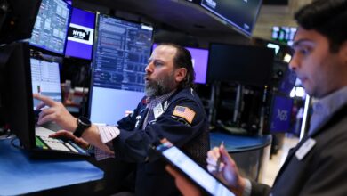 US stocks close sharply lower, wiping away some of historic rally a day earlier