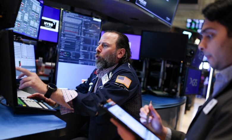 US stocks close sharply lower, wiping away some of historic rally a day earlier