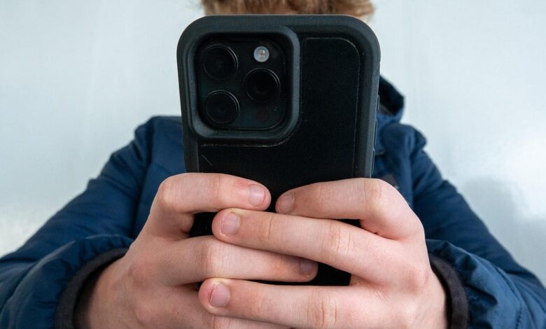 U.S. exempts smartphones, computers from global Trump tariffs U.S. exempts smartphones, computers from global Trump tariffs