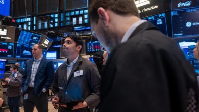 US stocks climb, defying fears of escalating global trade war