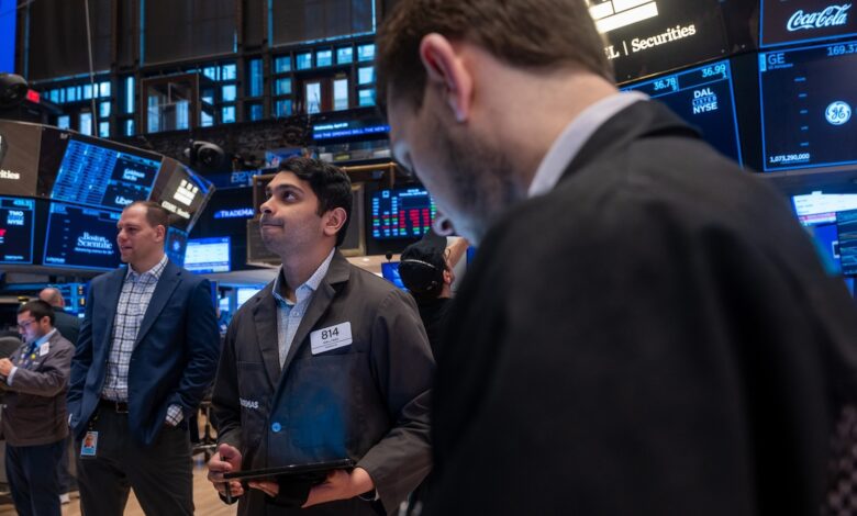 US stocks climb, defying fears of escalating global trade war US stocks climb, defying fears of escalating global trade war