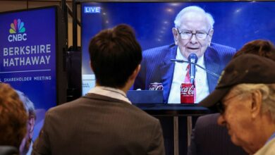 Berkshire Hathaway shares fall 5% after shocking Buffett exit and an earnings decline