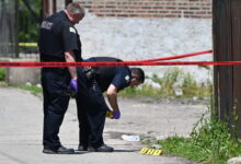 Chicago cop sees shooting in progress, chases down gunman