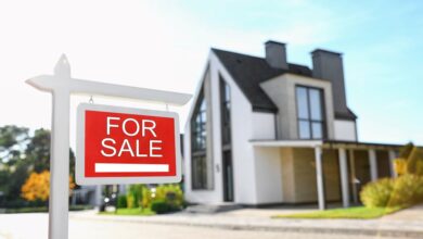 Economic factors make some luxury homebuyers hesitate