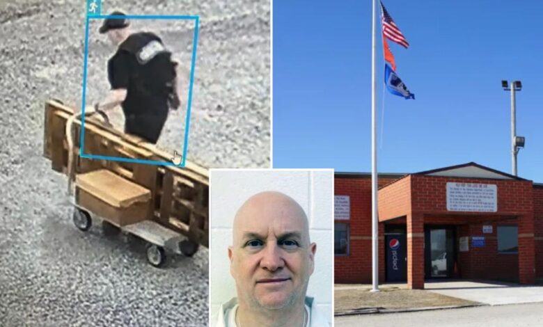 Guard let ‘Devil in the Ozarks’ killer and rapist waltz out of prison, prompting desperate search Guard let ‘Devil in the Ozarks’ killer and rapist waltz out of prison, prompting desperate search