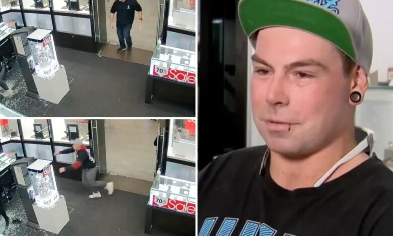 Hero dad makes dramatic citizen’s arrest, tackling armed would-be burglar Hero dad makes dramatic citizen’s arrest, tackling armed would-be burglar