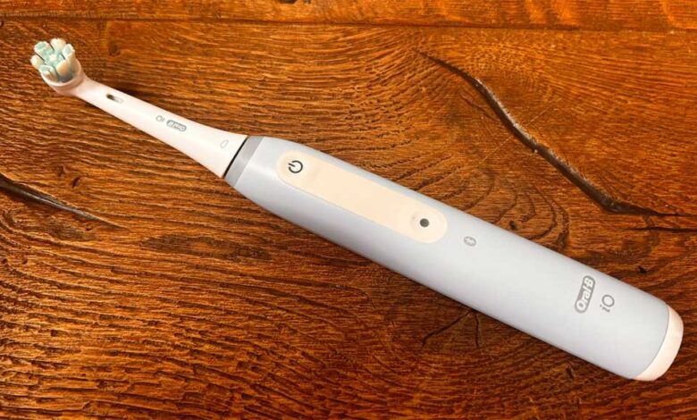 How To Fix the Battery on Your Oral-B iO Electric Toothbrush How To Fix the Battery on Your Oral-B iO Electric Toothbrush