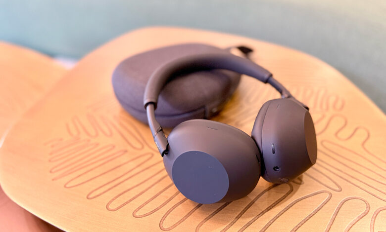 Sony’s new Bluetooth headphones fix the last generation’s biggest issue, and sound better doing it Sony’s new Bluetooth headphones fix the last generation’s biggest issue, and sound better doing it