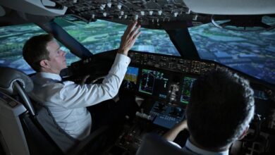 United Airlines training manager says pilots can handle communication outages