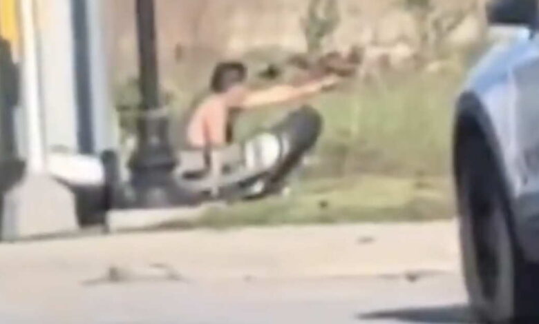 Video shows man shooting at Chicago cops before being killed by their return fire Video shows man shooting at Chicago cops before being killed by their return fire